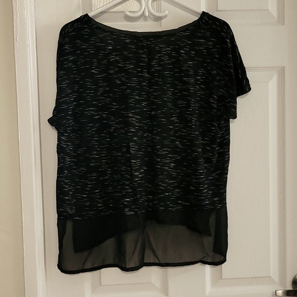 XL willow & Thread black and white specks crop top. - Picture 3 of 7